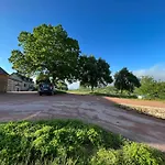 Casa de Férias The Combet Farm Exclusive Retreat In Lush Nature